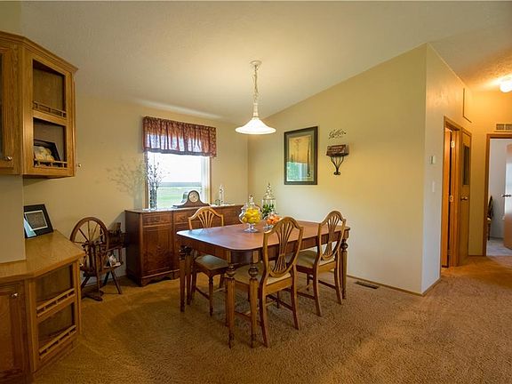 4th image of 3670 Louis Dr