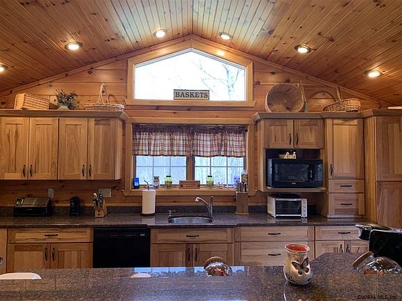 5th image of 36 Hickory Ln