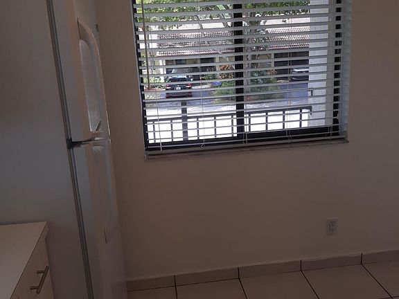 4th image of 16284 Laurel Dr #204