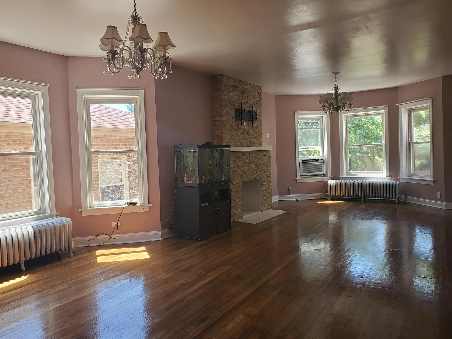 3 bed, 1600 sqft, $2,500 — Photo 3