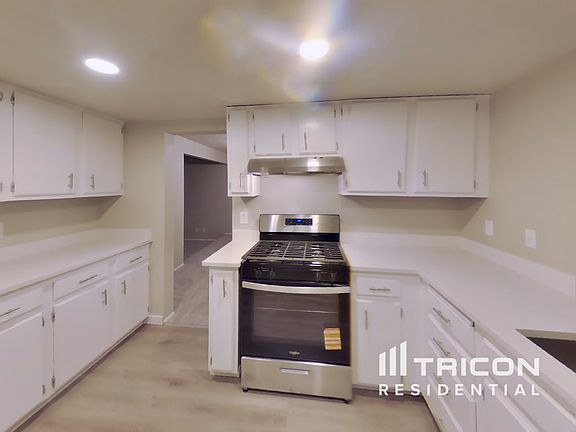 5th image of 787 NE Pinecrest Dr