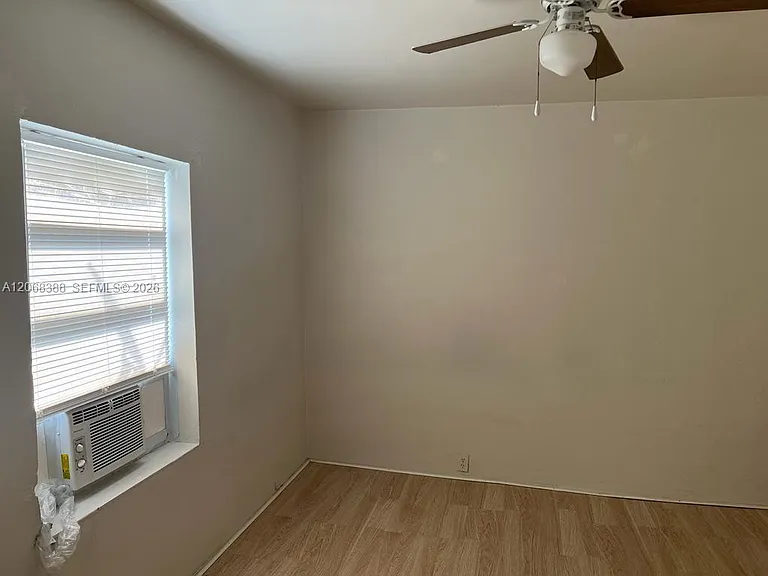 321 NE 2nd St #3 — Photo 4
