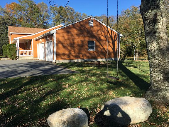 2nd image of 43 Cahoons Ln