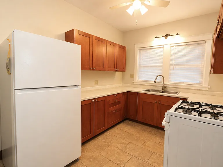 416 W Jackson St — Photo 6
