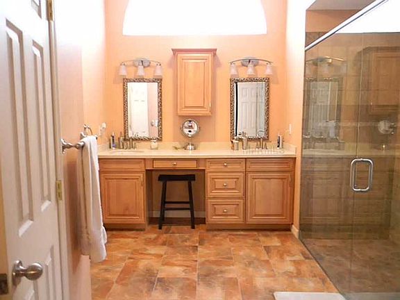 4th image of 912 Kingscote Ct