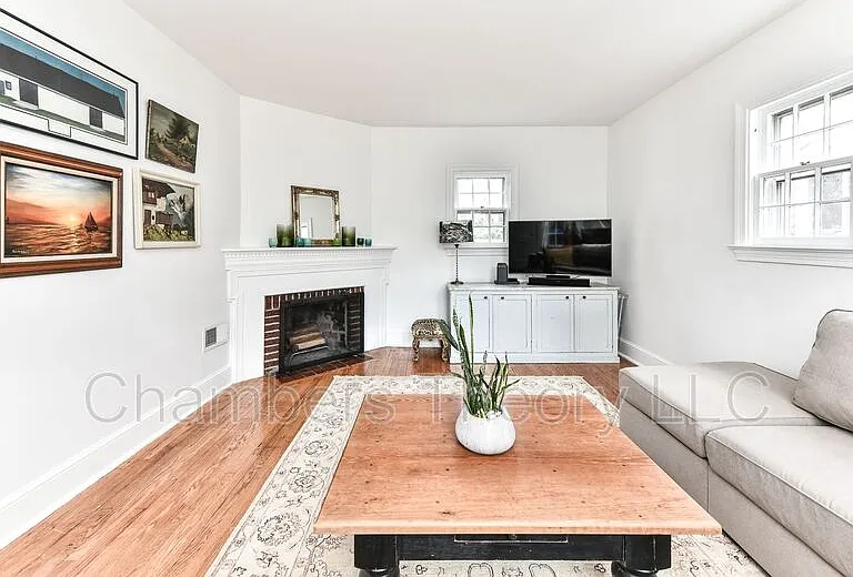 2705 Russell Rd — Photo 5