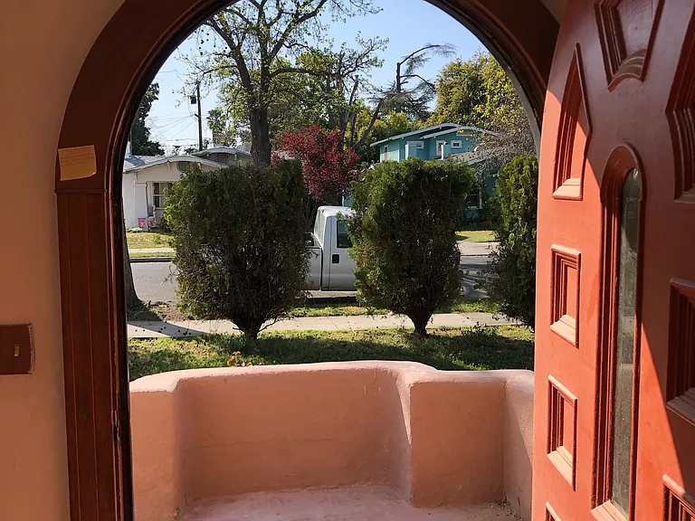 1576 N Poplar Ave — Photo 3