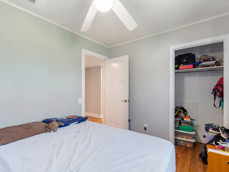 907 Garrison Ave — Photo 6