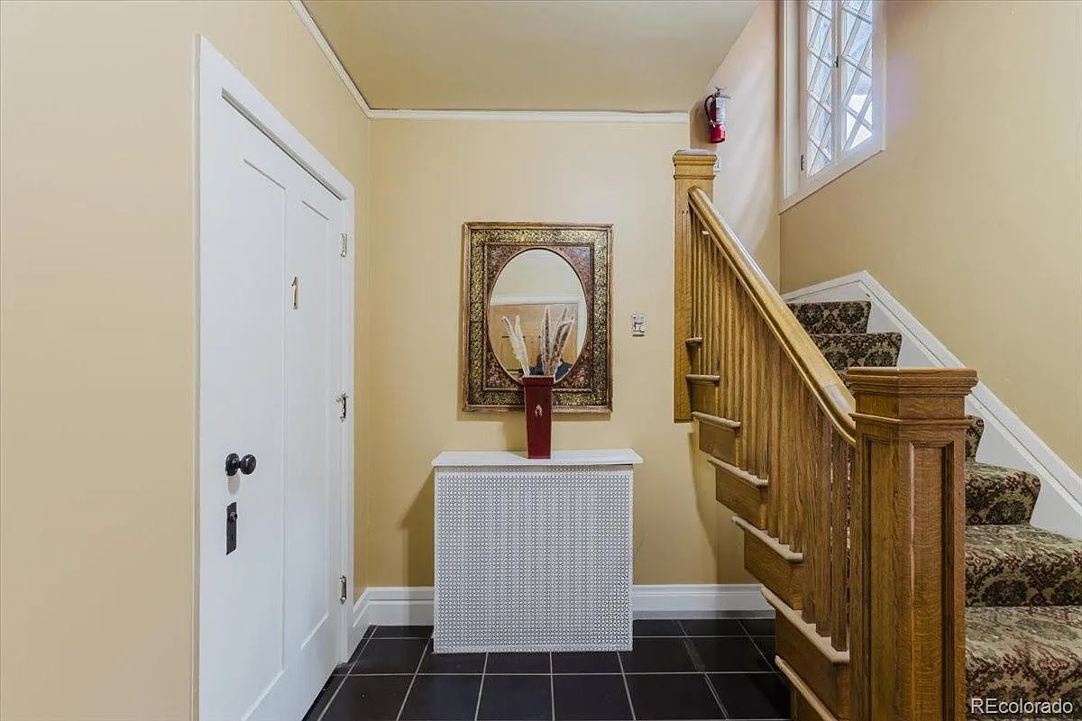 2 bed, 1.0 bath, 1469 sqft, $3,300 — Photo 2