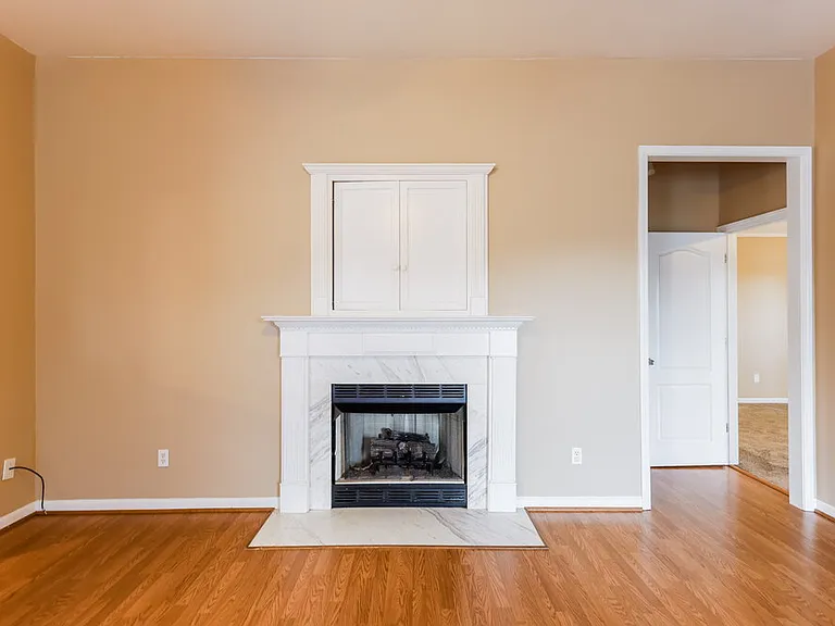 1061 Village Trl — Photo 4