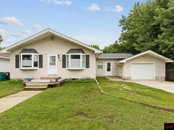 406 E Adams St, Arlington, MN 55307