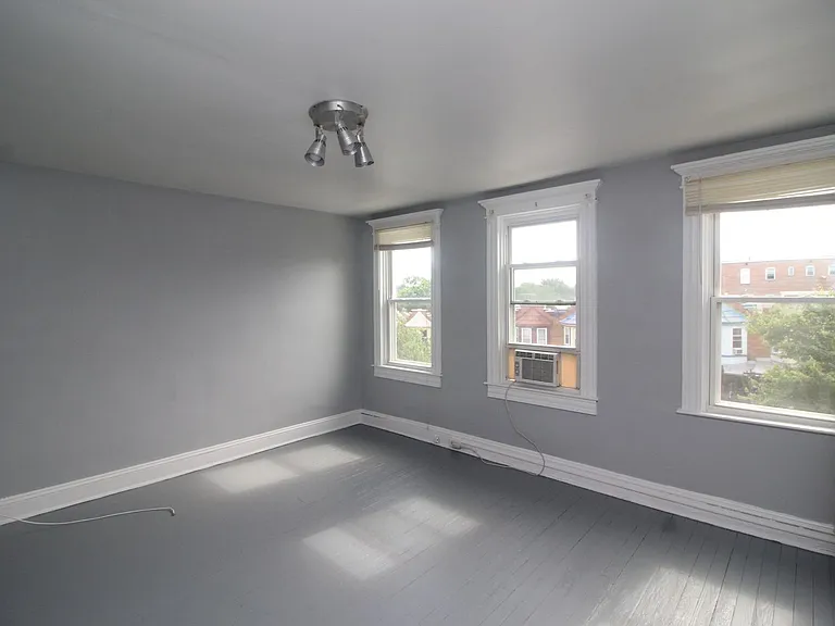3010 Guilford Ave — Photo 35