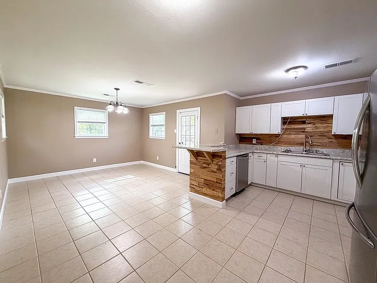 6868 Bay Rd — Photo 4
