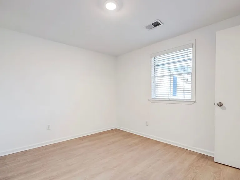 2040 Southern Ave #1 — Photo 3
