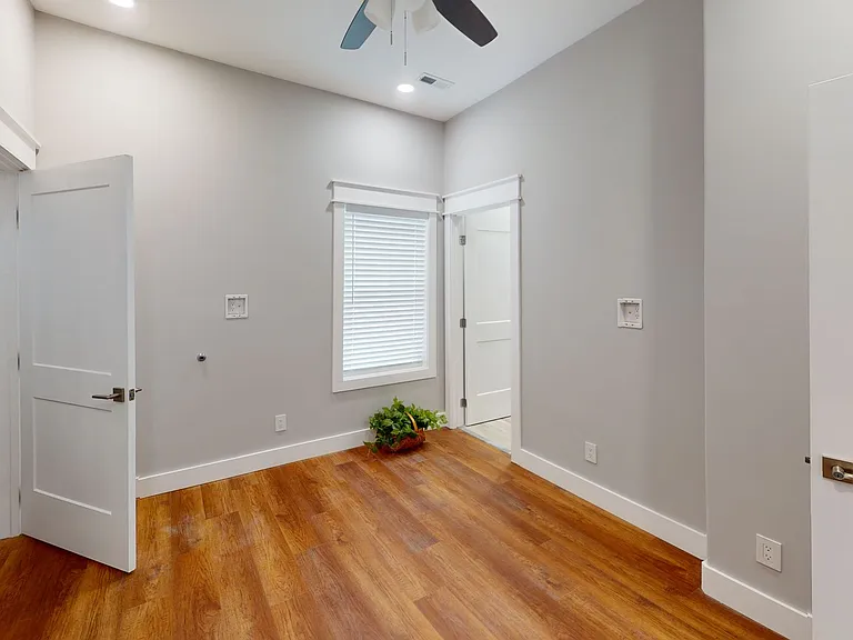 1310 Forest Ave — Photo 11