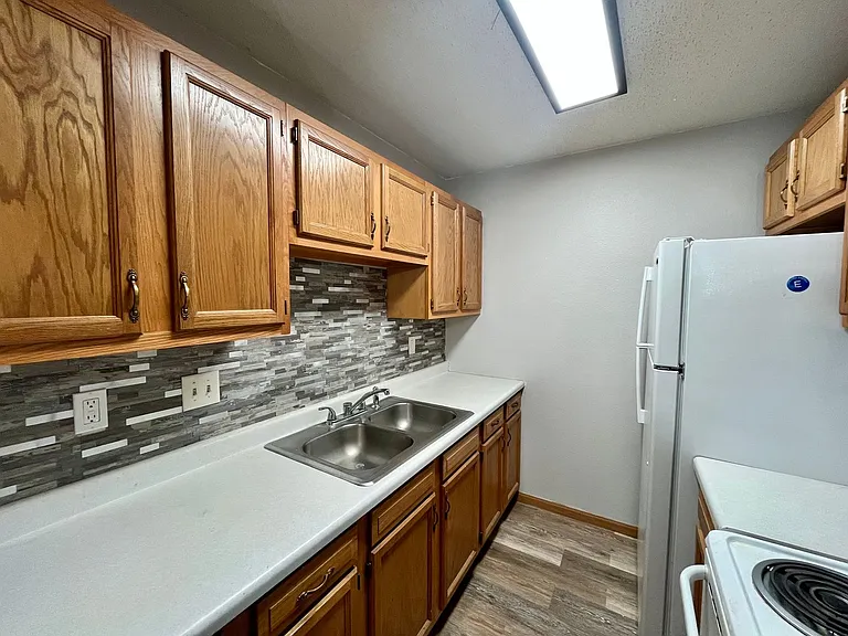 401-405 N Glendale Ave — Photo 16