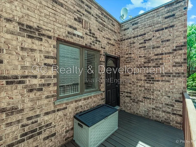 832 W Barry Ave #B — Photo 25