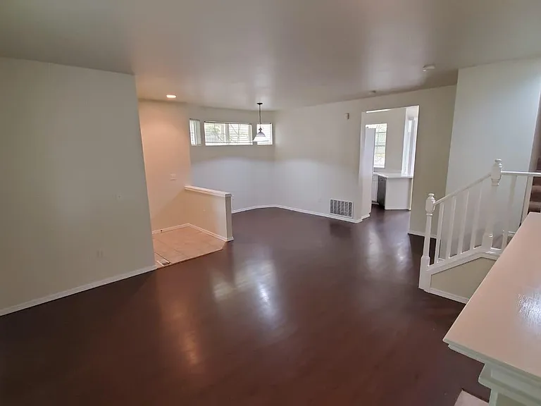 22651 NE 4th Pl — Photo 6