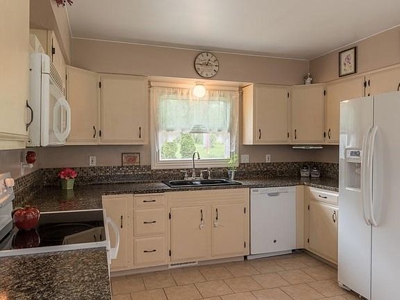 3rd image of 127 N Highland Ave