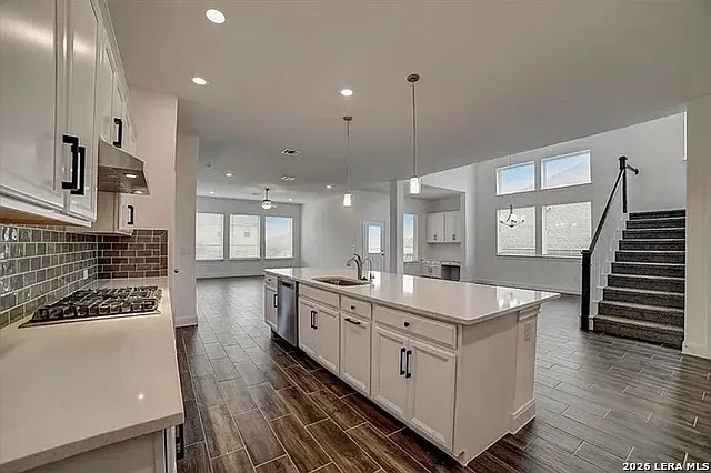 4 bed, 3.0 bath, 3368 sqft, $3,300 — Photo 4