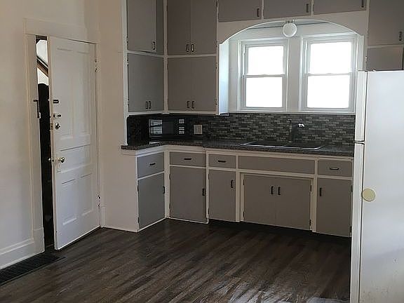 Kitchen, Lower Unit