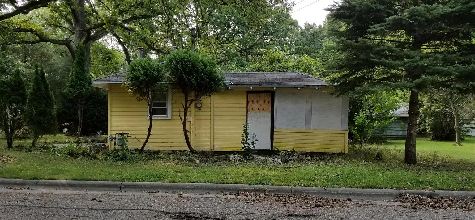 132 Laurie St photo 1
