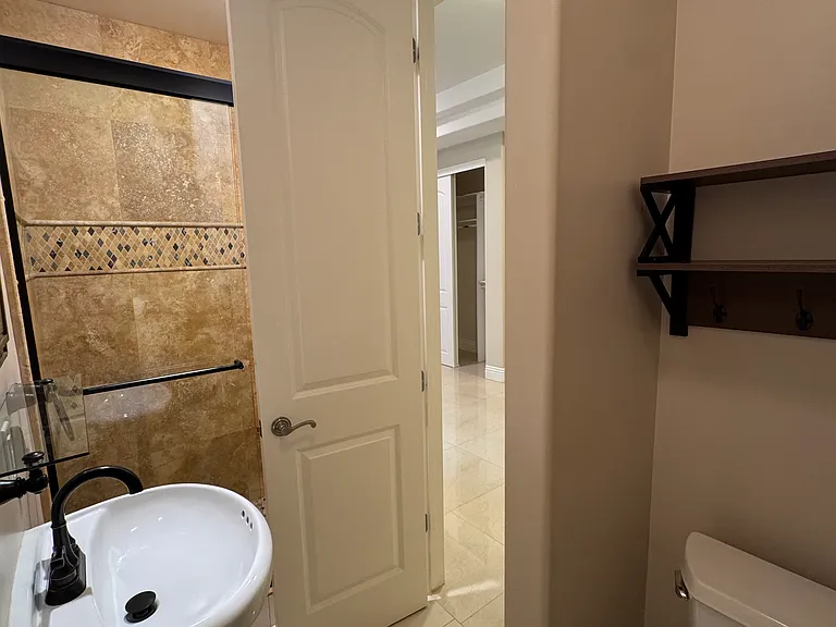 1190 Laguna Dr — Photo 4