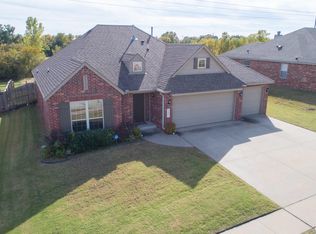 2401 W Quinton St, Broken Arrow, OK 74011