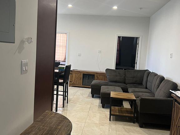 2nd image of 936 Kings Hwy Floor 2