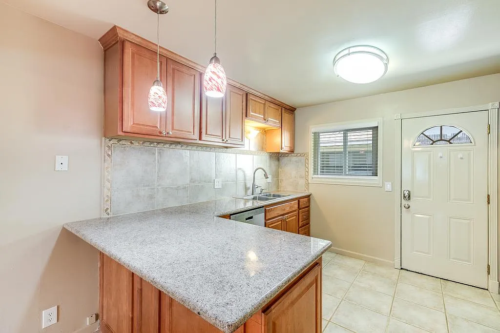 150 Blossom Hill Rd — Photo 3
