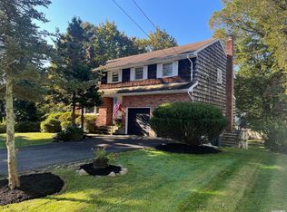 10 Kohr Rd, Kings Park, NY 11754