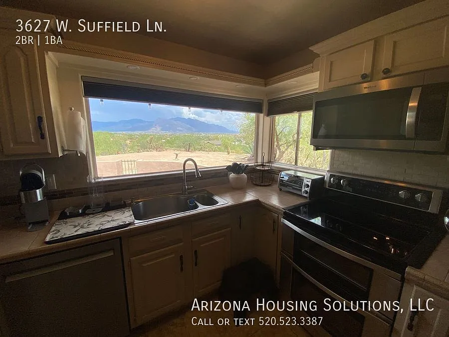 2 Bedroom 1 Bath perched on a scenic overlook with sweeping views of the Tucson Valley and city l... — Photo 2