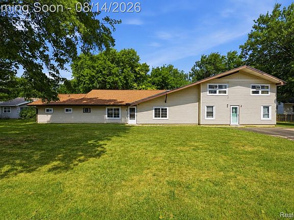 2nd image of 900 Tyler Rd