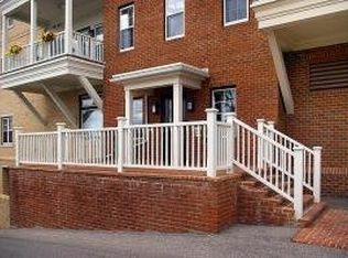 601 Genesee St, Delafield, WI 53018