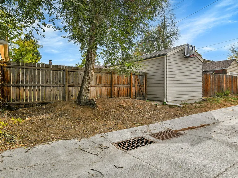 2245 S Franklin St — Photo 48