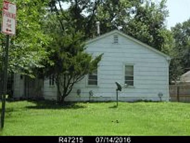 24XX SW Buchanan St — Photo 1
