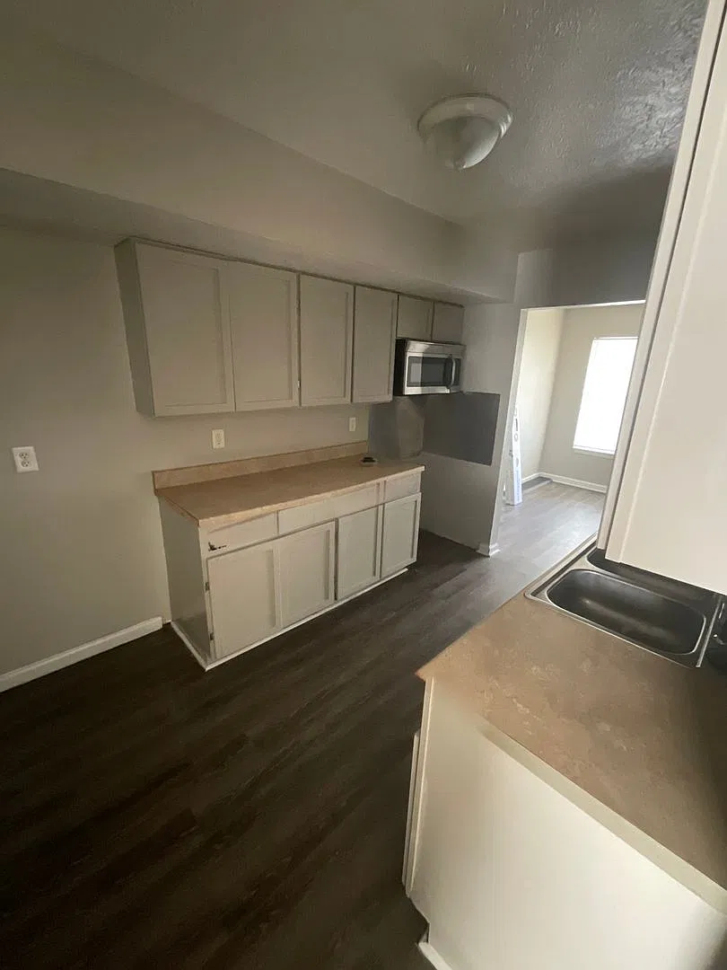 3 Bedroom 1 - 1/2 baths. Appliances Included — Photo 4