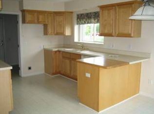 21330 Parkplace Ln, Clinton Township, MI 48036