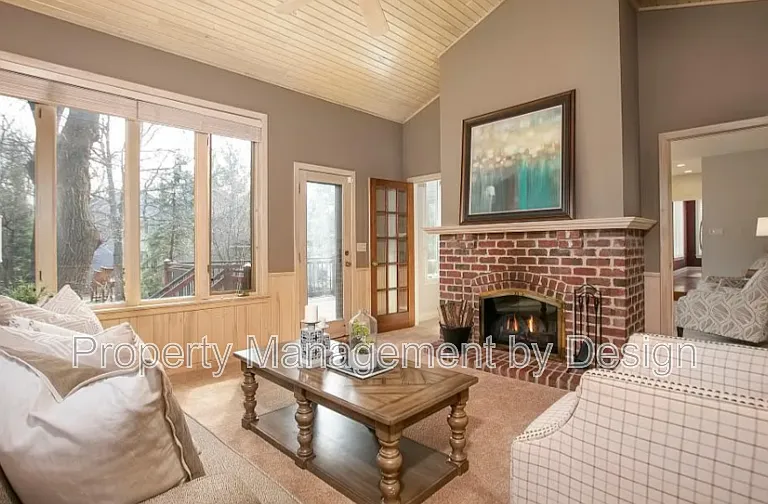 921 Vineland Ct — Photo 8
