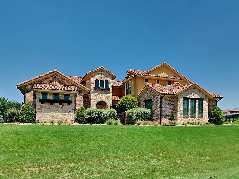 7916 Bella Flora Dr — Photo 1