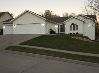 331 Prairie View Dr, Carroll, IA 51401