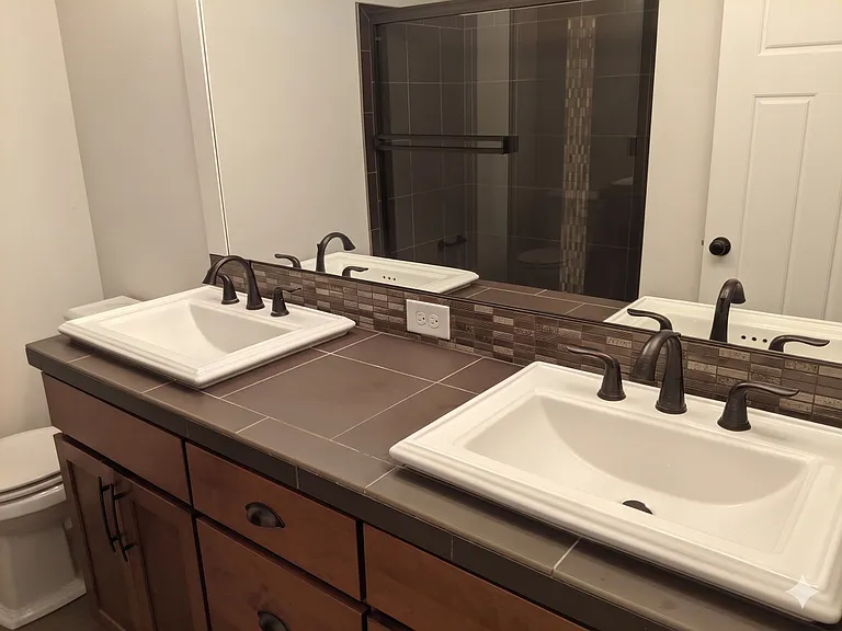 Top floor Main Bath