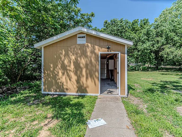 829 Broadway Ave — Photo 38