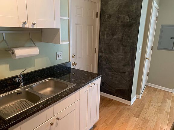 3rd image of 4754 N Albany Ave