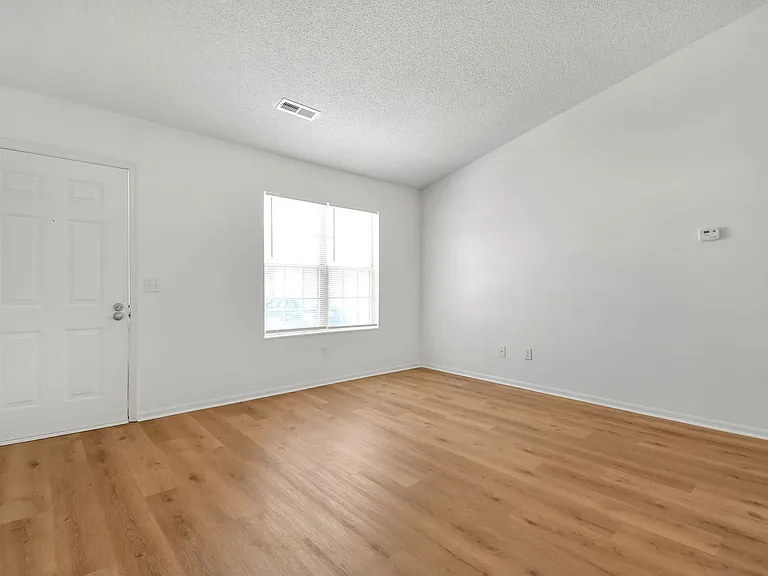 Coventry Apartments — Photo 50