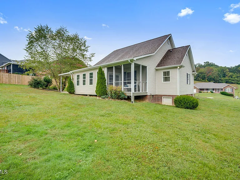 707 Victoria Lee Way — Photo 32