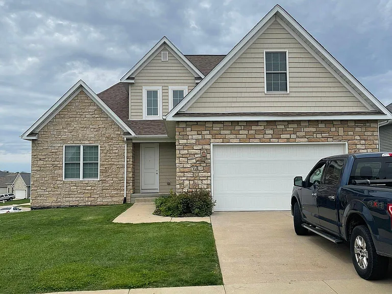 92 Cobblestone Ln — Photo 1