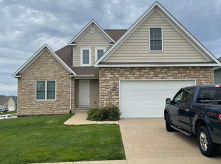 92 Cobblestone Ln, Le Claire, IA 52753