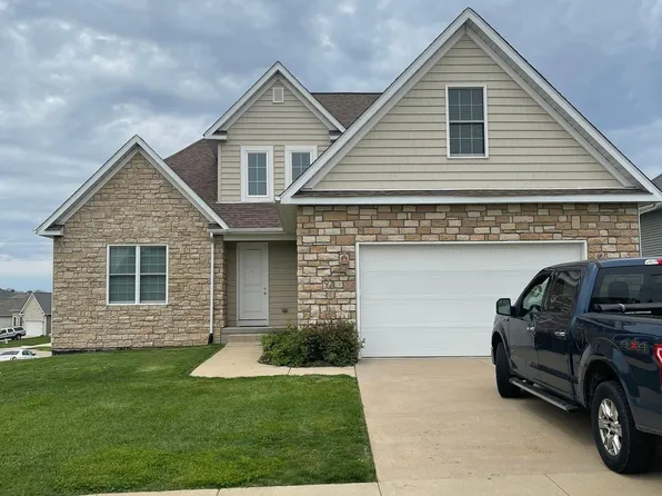 92 Cobblestone Ln, Le Claire, IA 52753