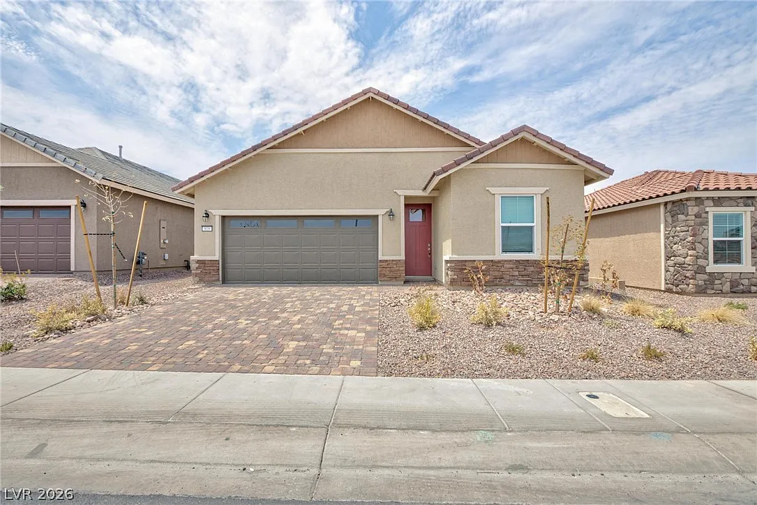 3 bed, 2.0 bath, 1641 sqft, $2,200 — Photo 2